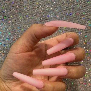 Press on nails